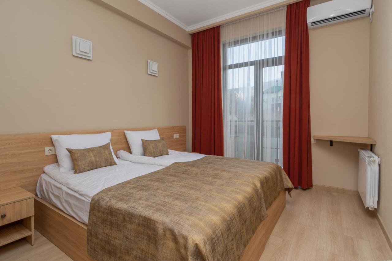 Hotel Alexandria Saguramo Exterior photo